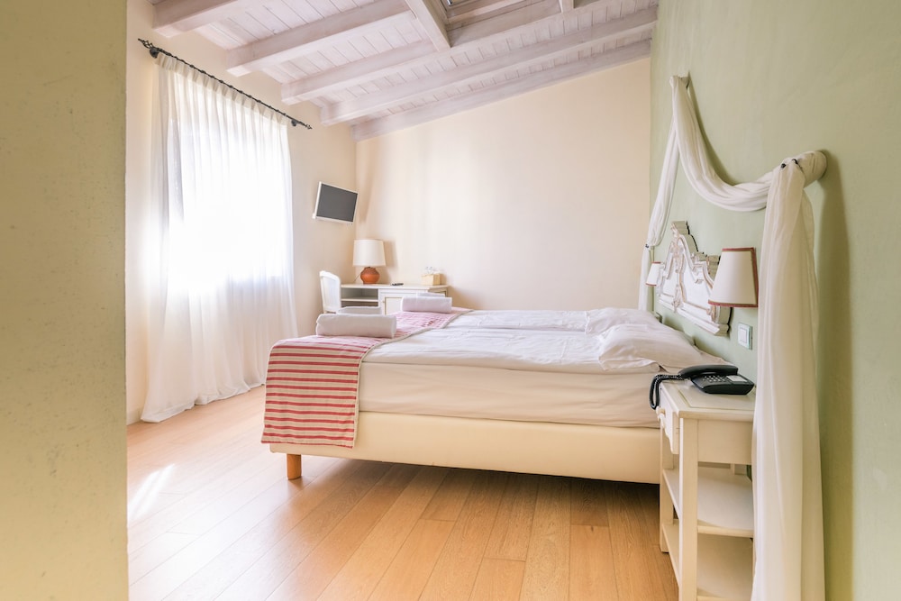 Hotel Villa Moron 8/50