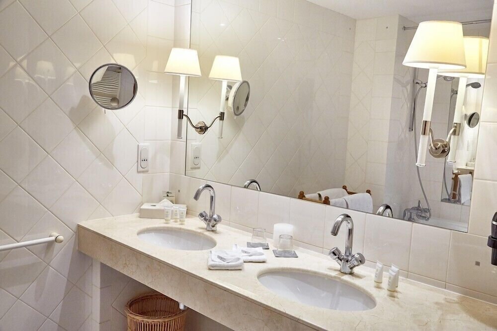 HOTEL GOLF CHATEAU DE CHAILLY 47/49