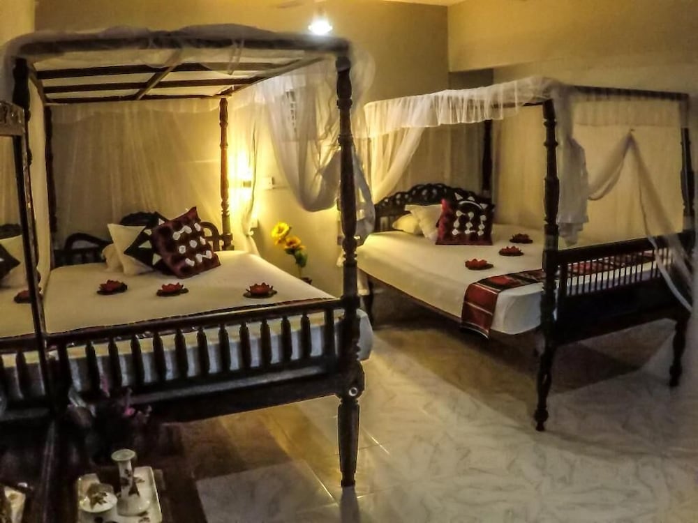 Mrs Wijenayake's Beach Haven Guest House 8/34