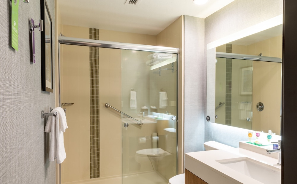 Hyatt Place West Des Moines/Jordan Creek 76/77
