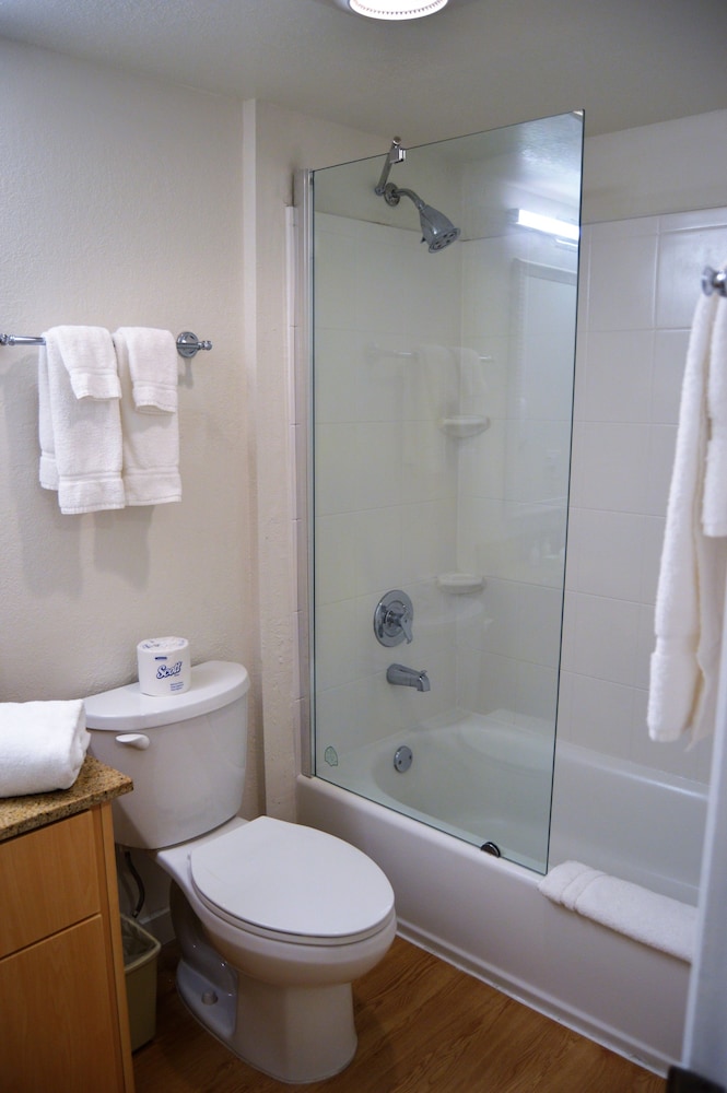 DORAL INN & SUITES MIAMI AIRPORT WEST 39/43