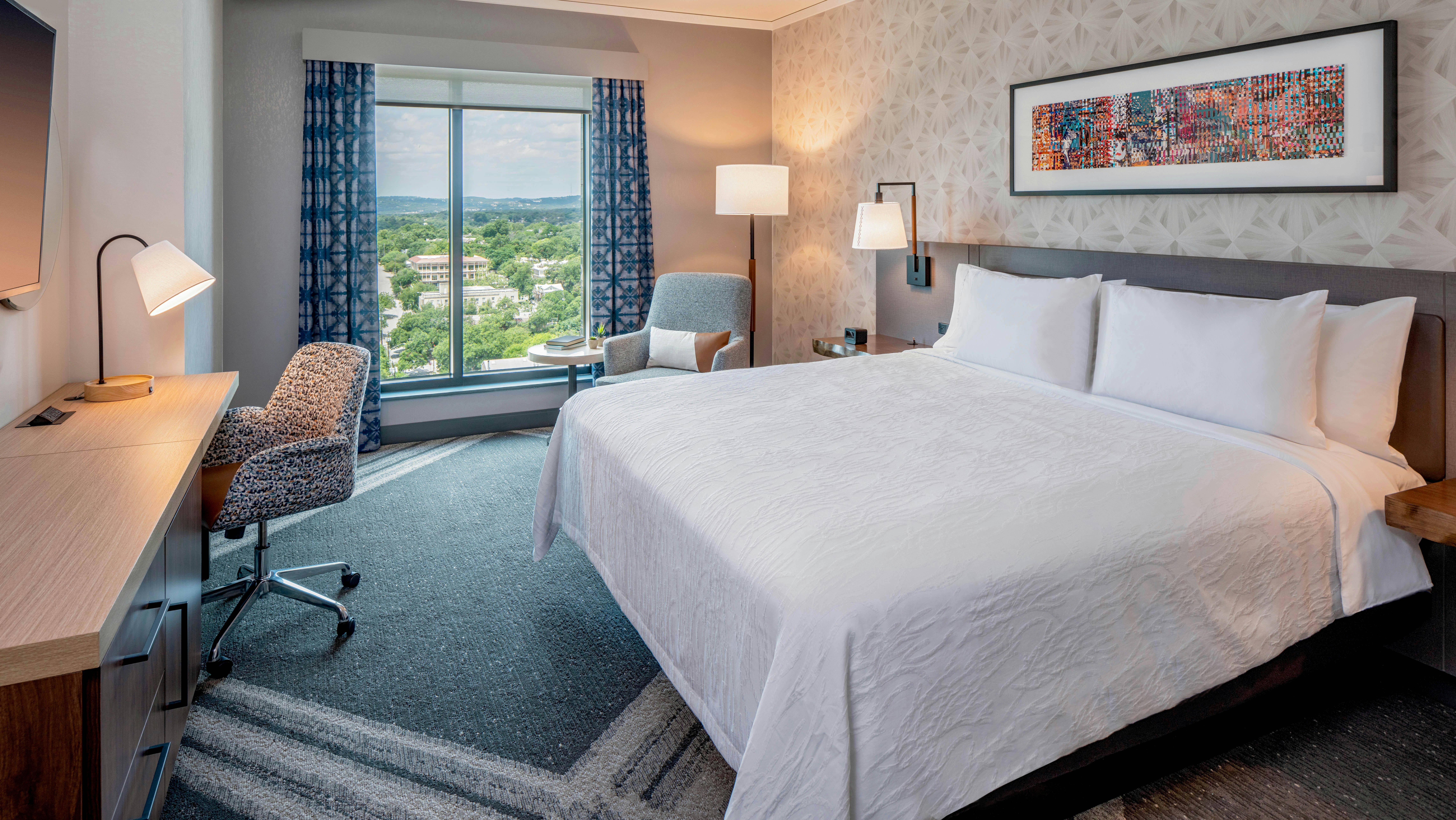 ROOM, KING BED, CITY VIEW