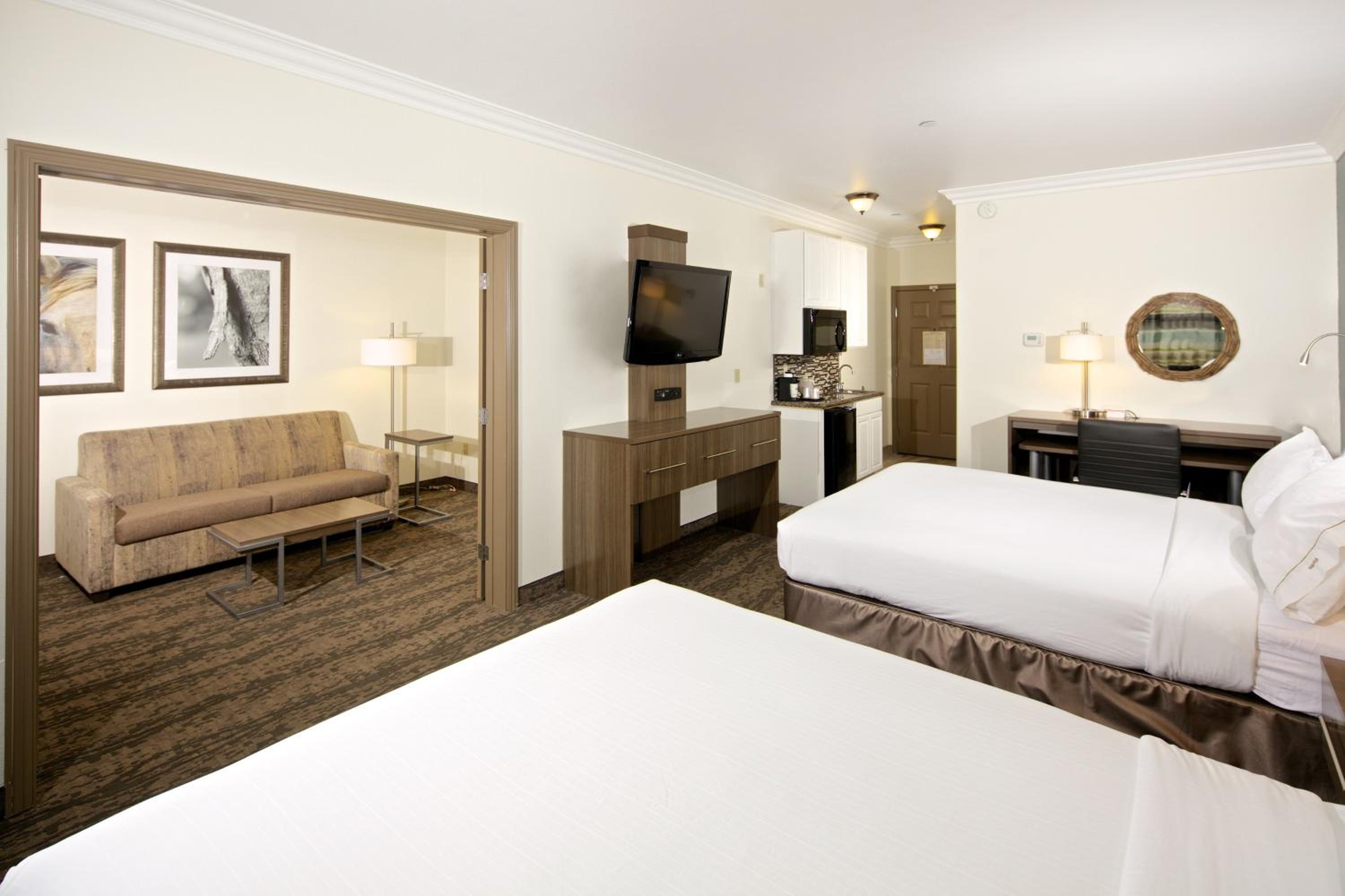 Executive, 2 Queen Beds