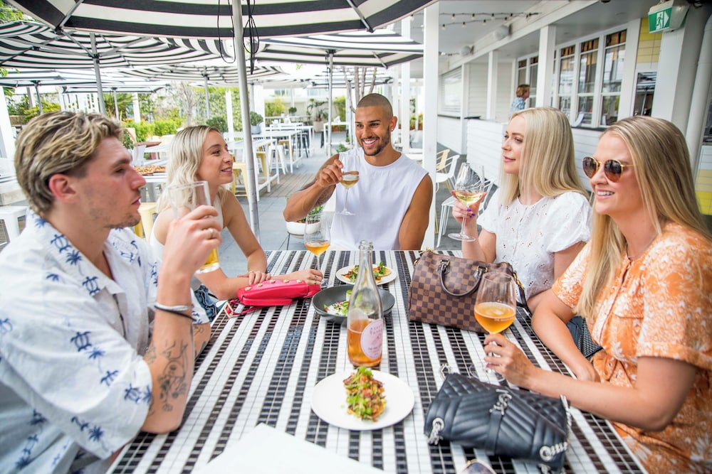 Cottesloe Beach Hotel 44/68
