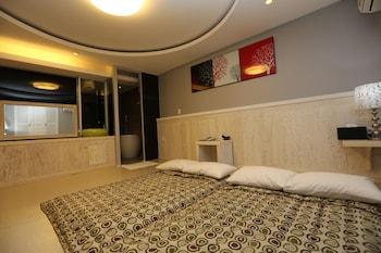 Oriental, Futon Bed
