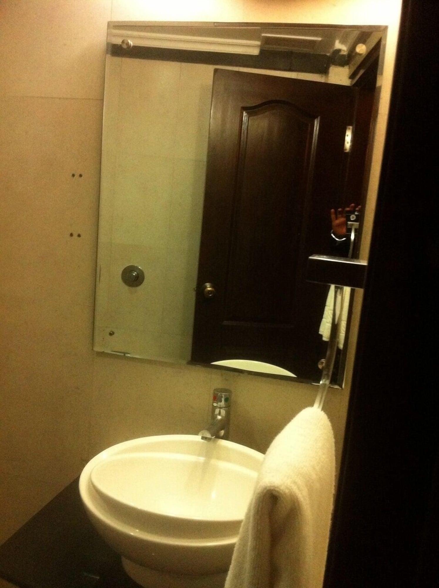 HOTEL GRAND DHILLON 30/31
