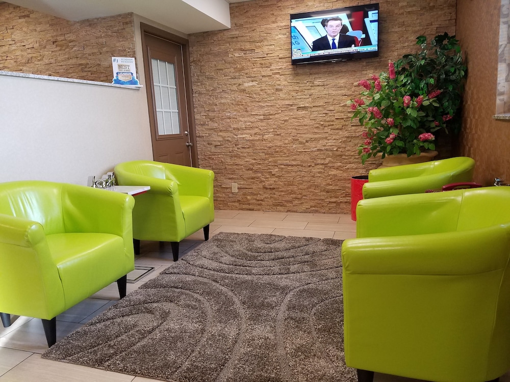 Super 8 by Wyndham Plattsburgh 25/38