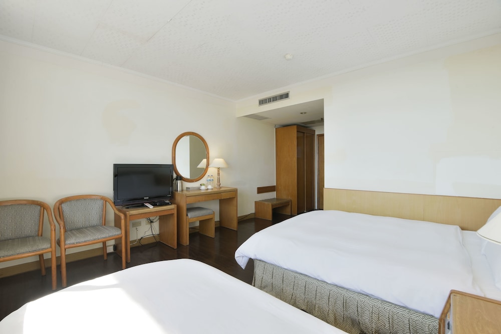 Back Home Hotel 35/50