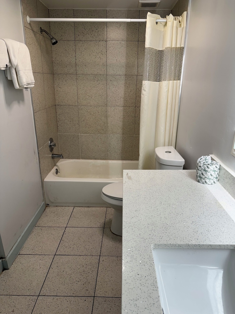 Ocean View Inn 28/30