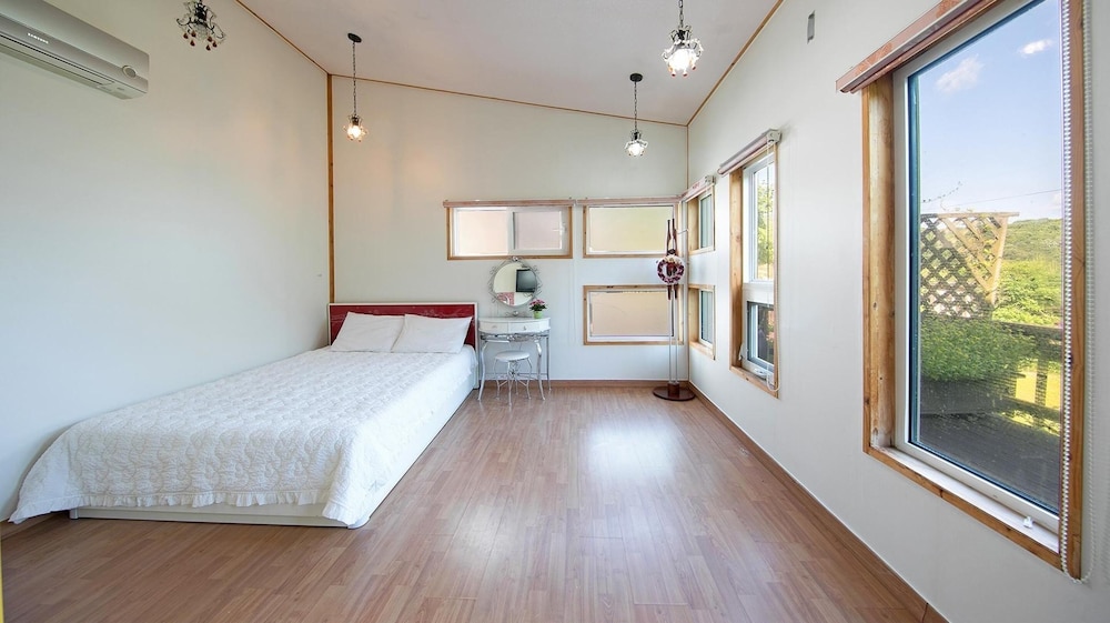 Hongcheon Lime Orange Pension 4/49