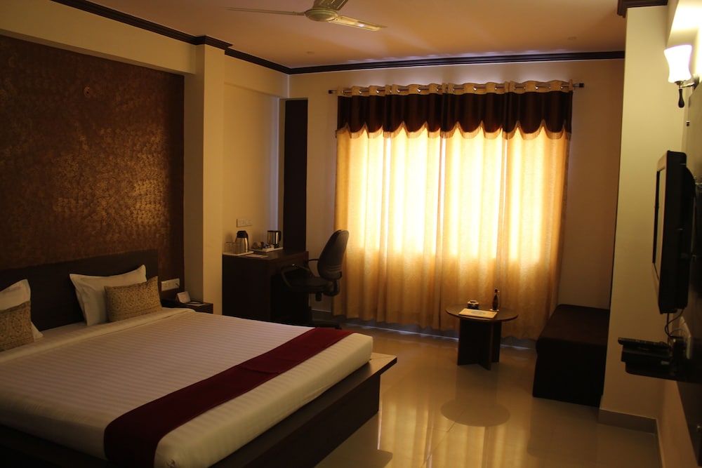 Savi Regency Hotel 12/36