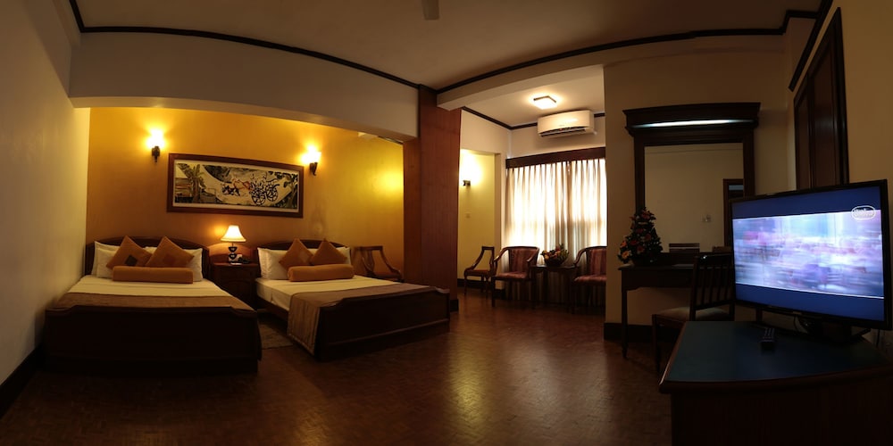 Hotel Sapphire 16/48