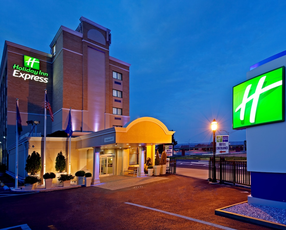 Holiday Inn Express Laguardia Arpt 24/29
