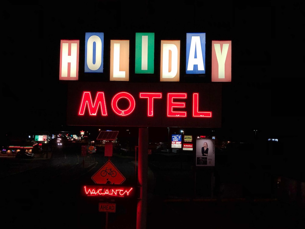 Holiday Motel 7/52