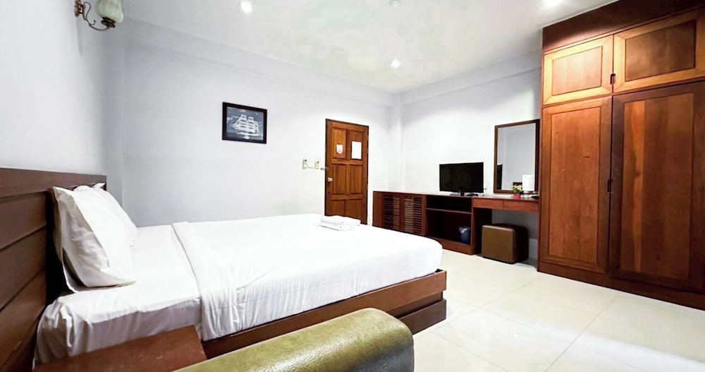 DELUXE, DOUBLE BED