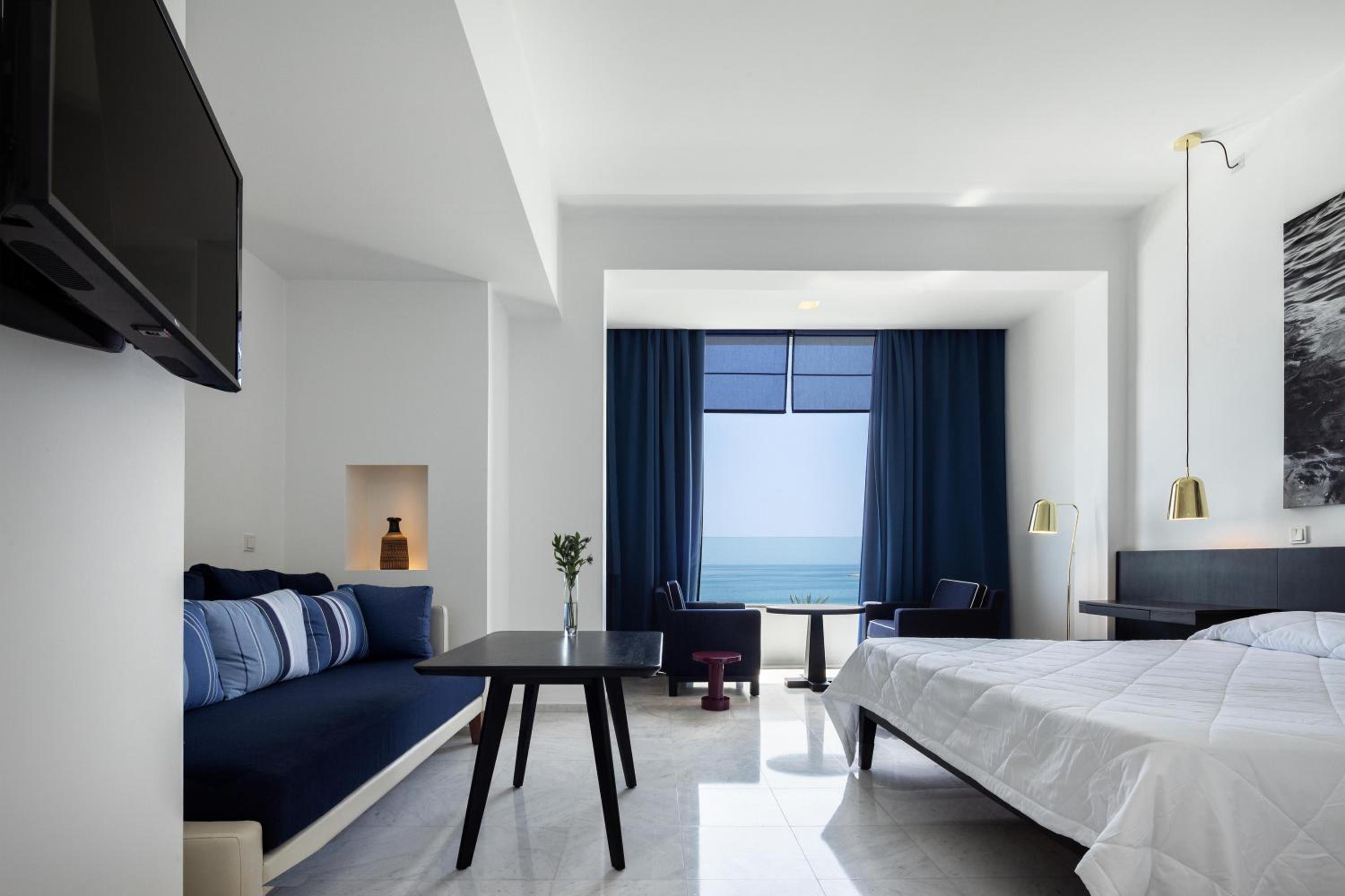 Junior Suite, Queen Bed, Sea View