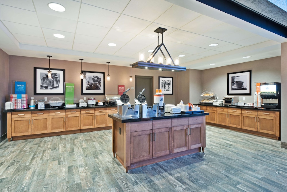 Hampton Inn & Suites North Huntingdon-Irwin 8/45
