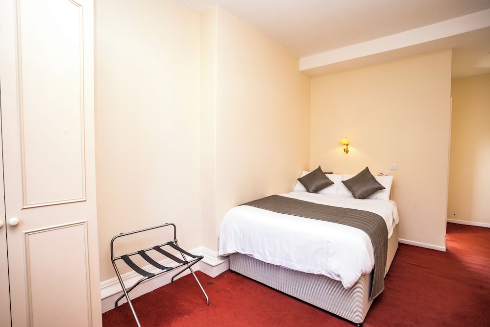 Borough Arms Hotel 16/31