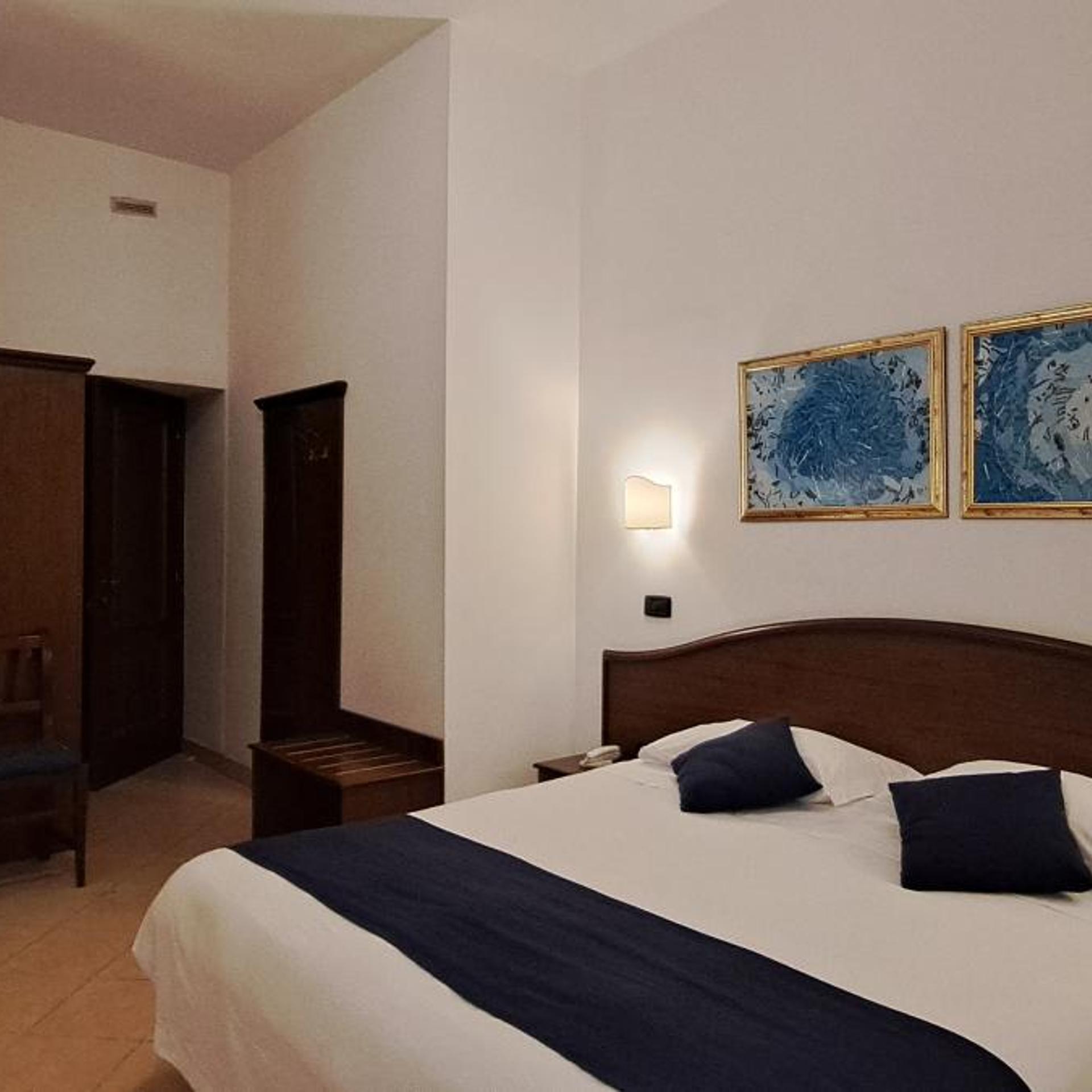 Hotel Bonazzi 10/40