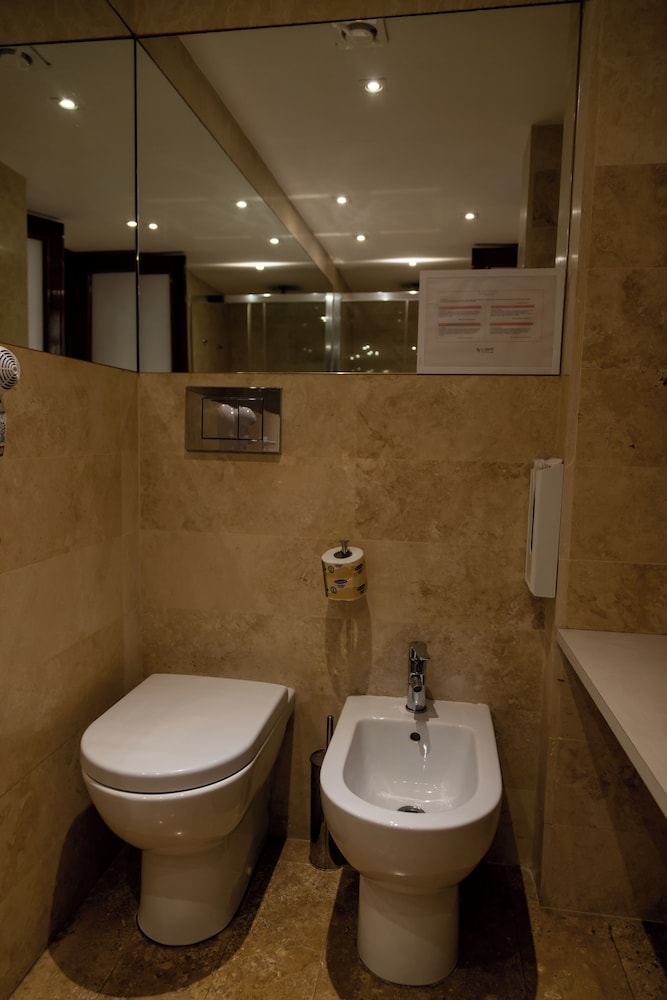 Sofia's Suites 42/46