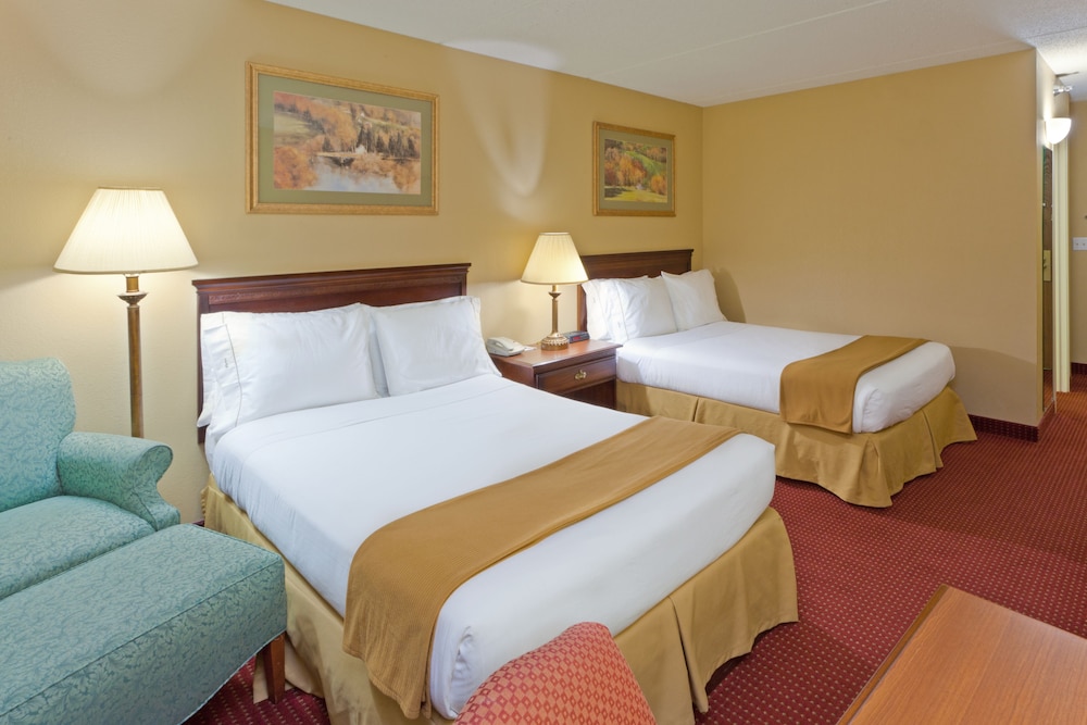 Holiday Inn Express Irwin (PA TPK Exit 67) 8/24
