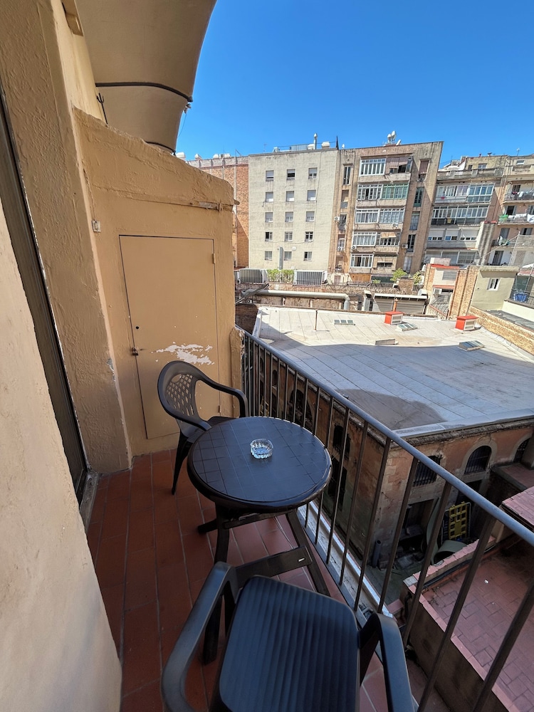 Hostal Delfos 36/49