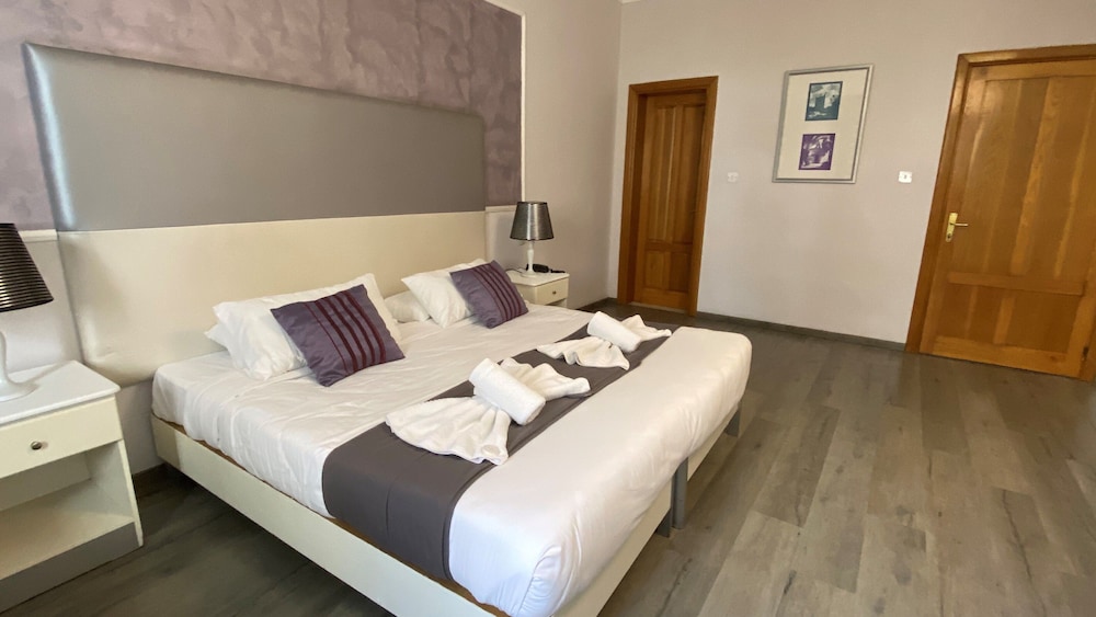 STANDARD, DOUBLE OR TWIN BED