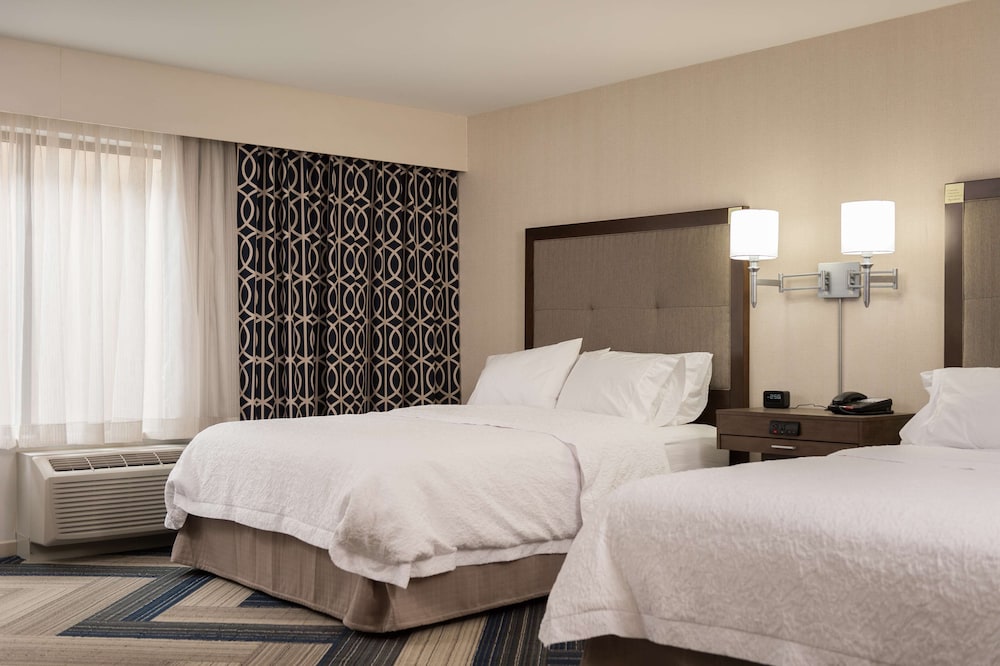 Hampton Inn & Suites La Crosse/Downtown 17/63