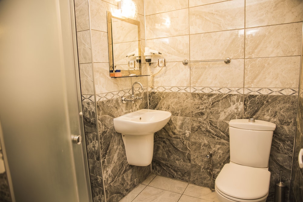 Nazar Hotel 40/40