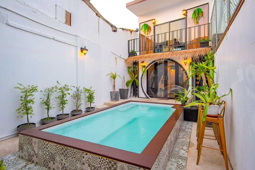 Isara Boutique Hotel and Cafe 61/66