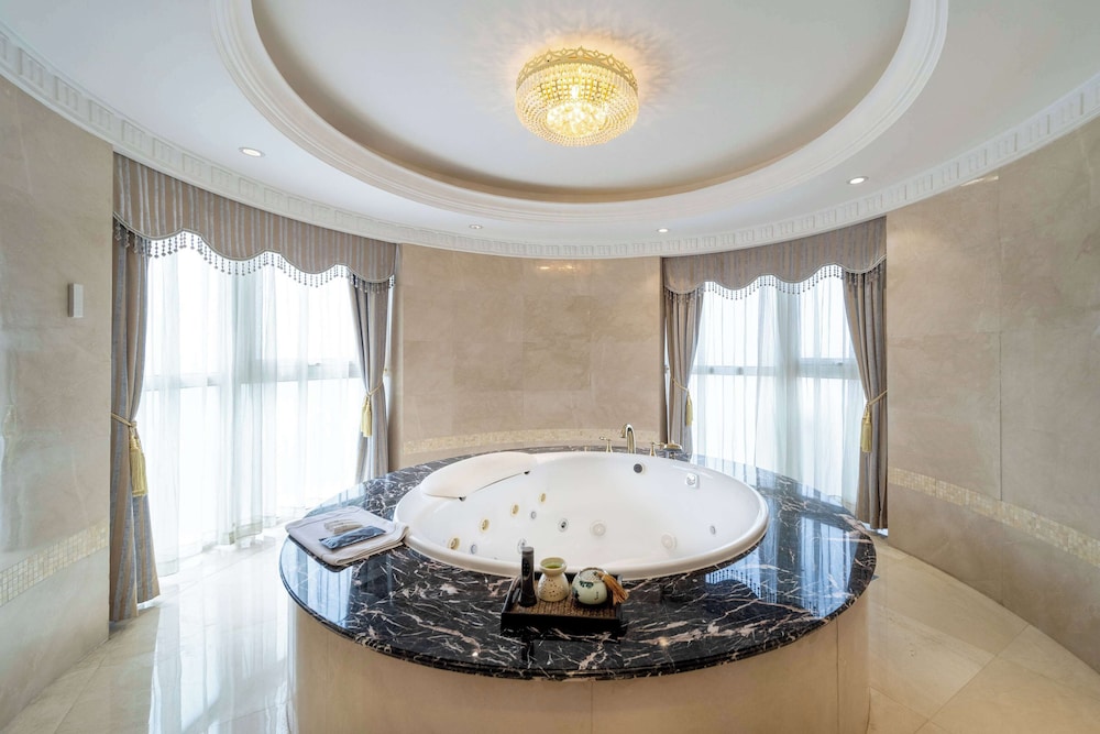 Howard Johnson Junhe Hot Springs Resort Beijing 23/46