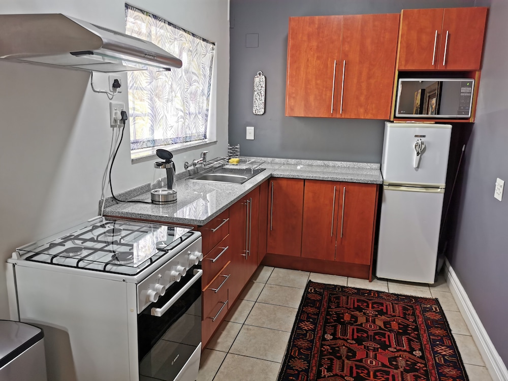 At 98 On Lynburn Guest House 39/50