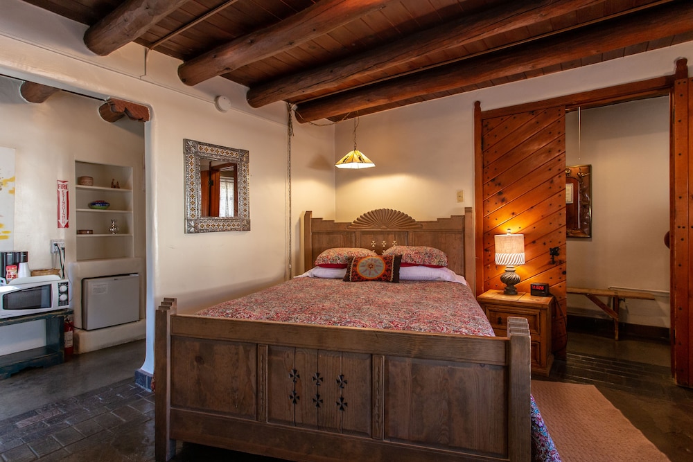 Pueblo Bonito Bed And Breakfast Inn 11/70