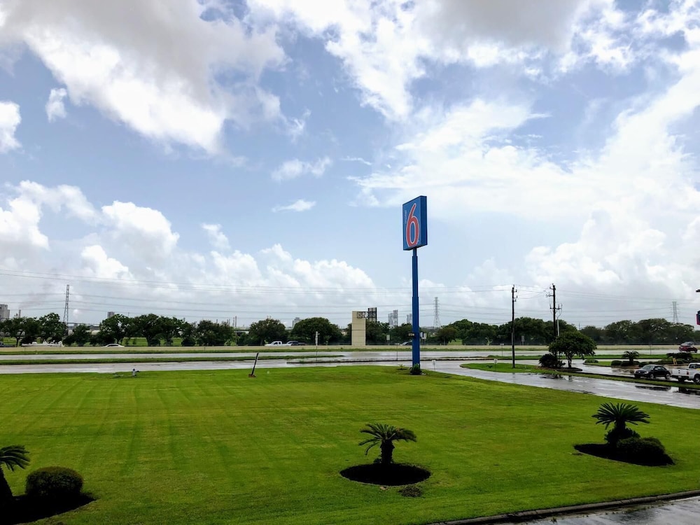 Motel6 Clute, TX 28/38