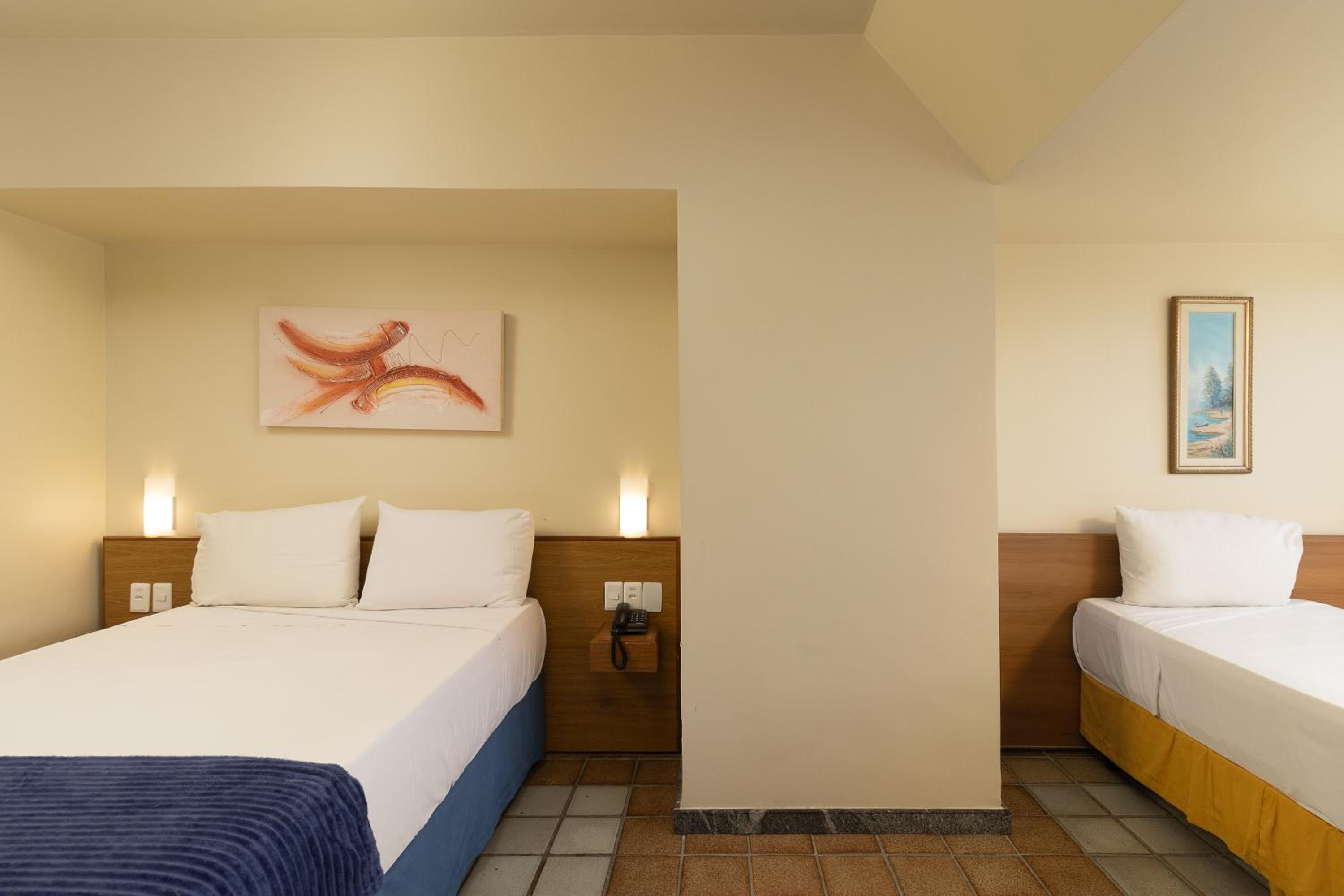 Standard Triple Twin (3 Twin Beds)