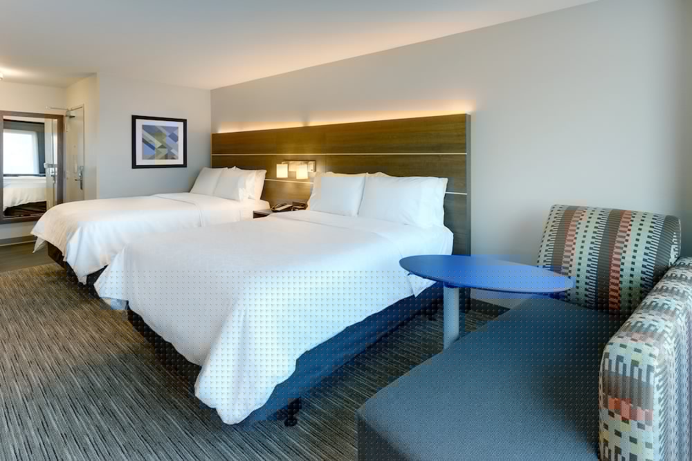 Holiday Inn Express Suites Middletown Goshen 22/71