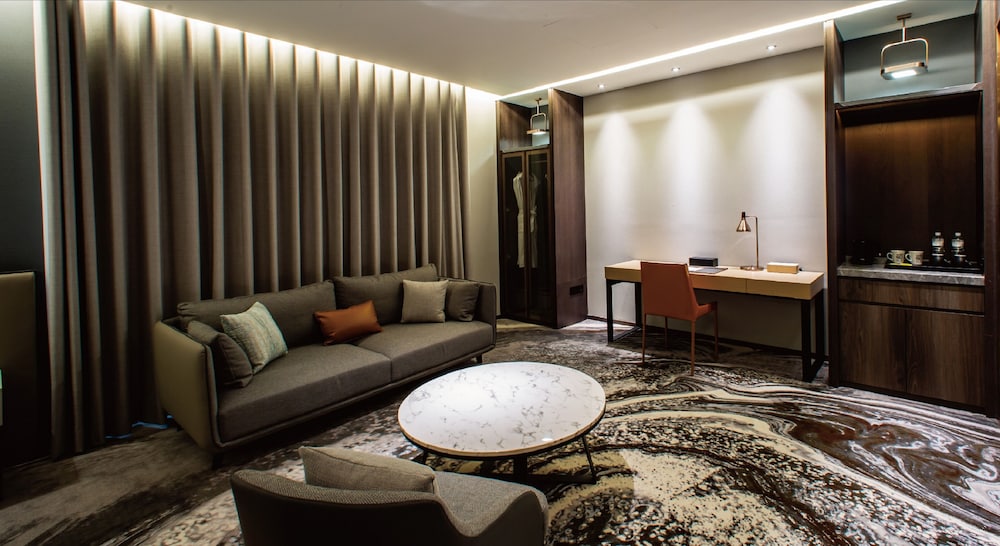 JSL hotel 51/70