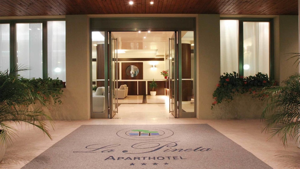 APARTHOTEL LA PINETA photo3