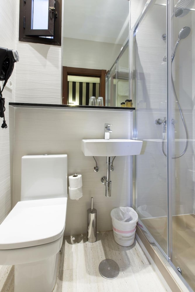 Hostal Castilla I. 28/43