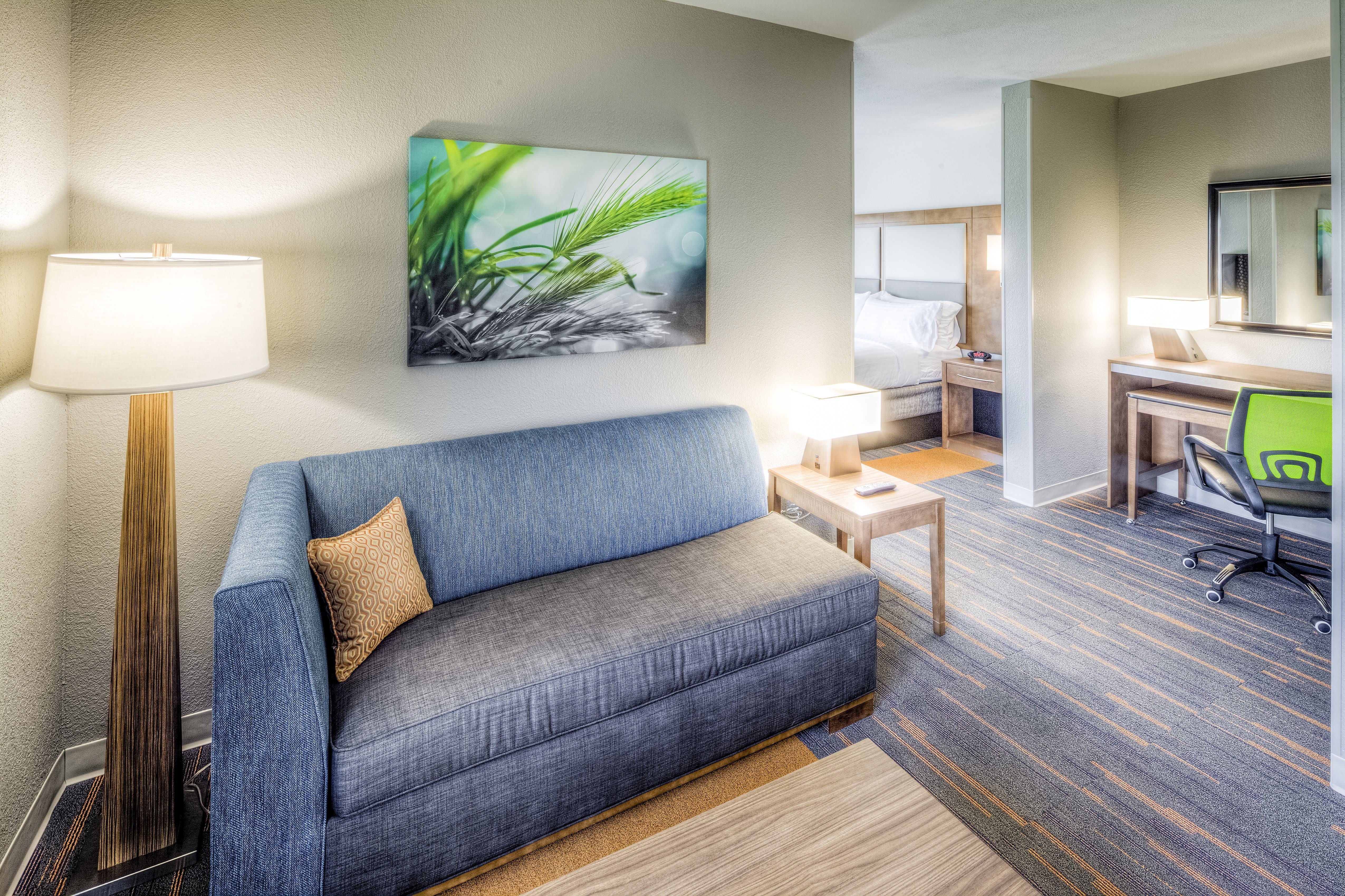 Holiday Inn Express And Suites Cleveland West Westlake 35/54