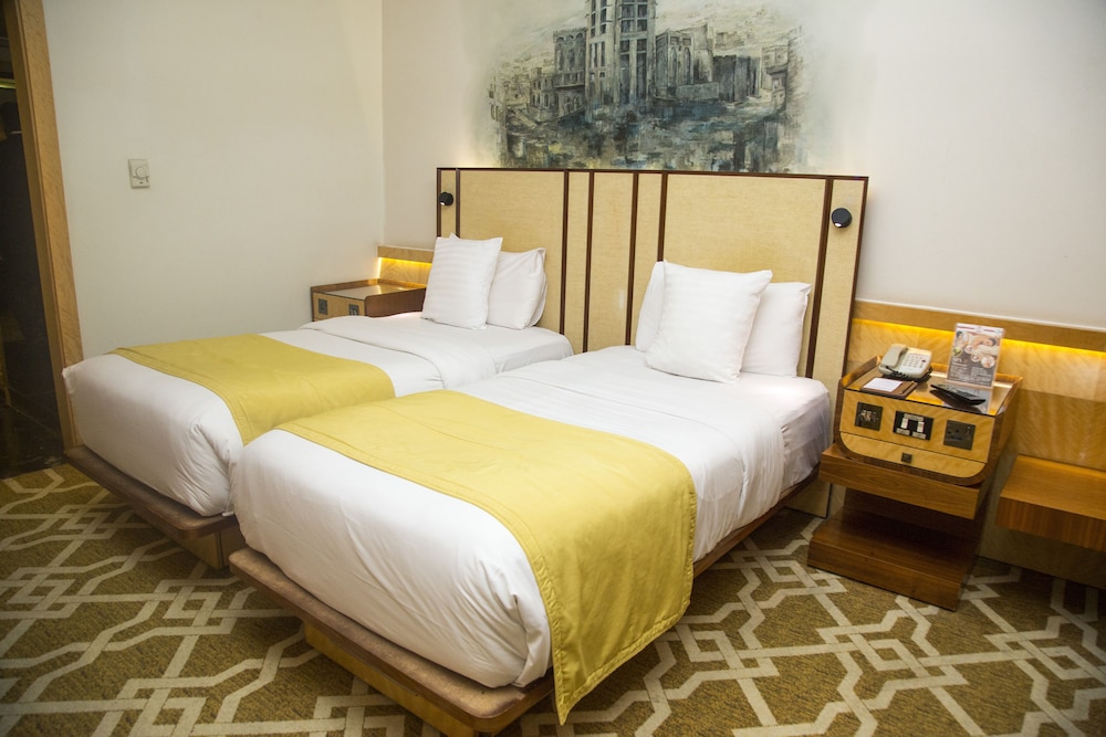 DELUXE, TWIN BEDS