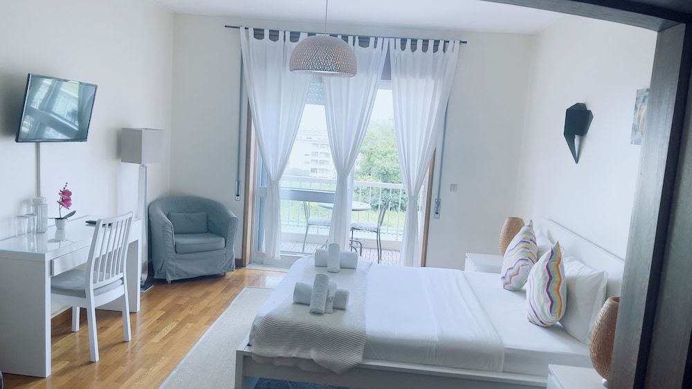 DELUXE, DOUBLE BED