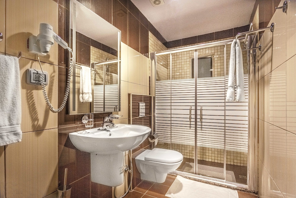 Sofia Suites Hotel 16/17
