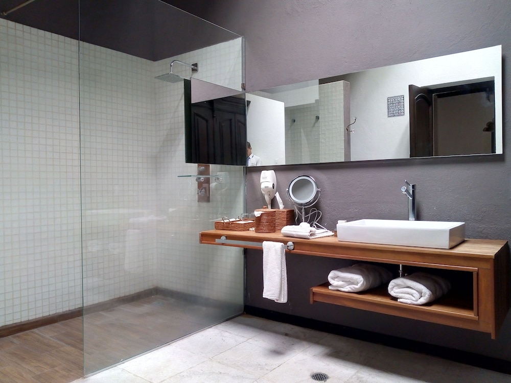 Meson de Santa Rosa Luxury Hotel 6/70