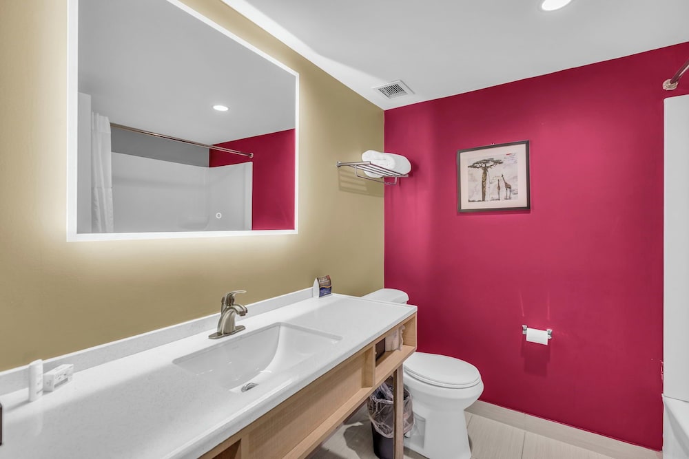 Baymont by Wyndham Kansas City North 23/24