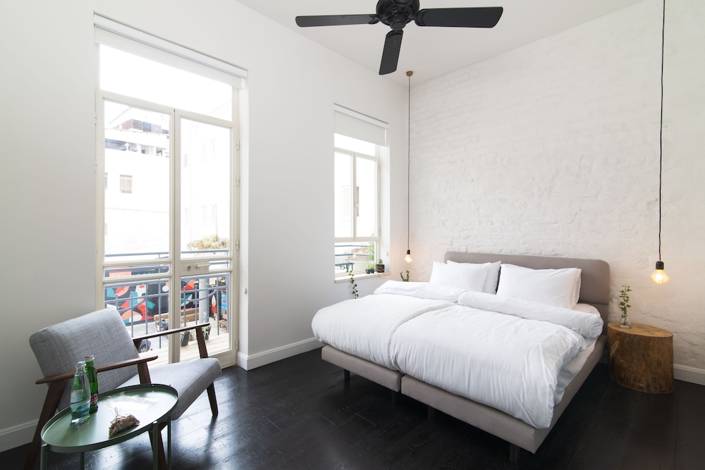 DESIGN, TWIN BEDS, CITY VIEW, BALCONY