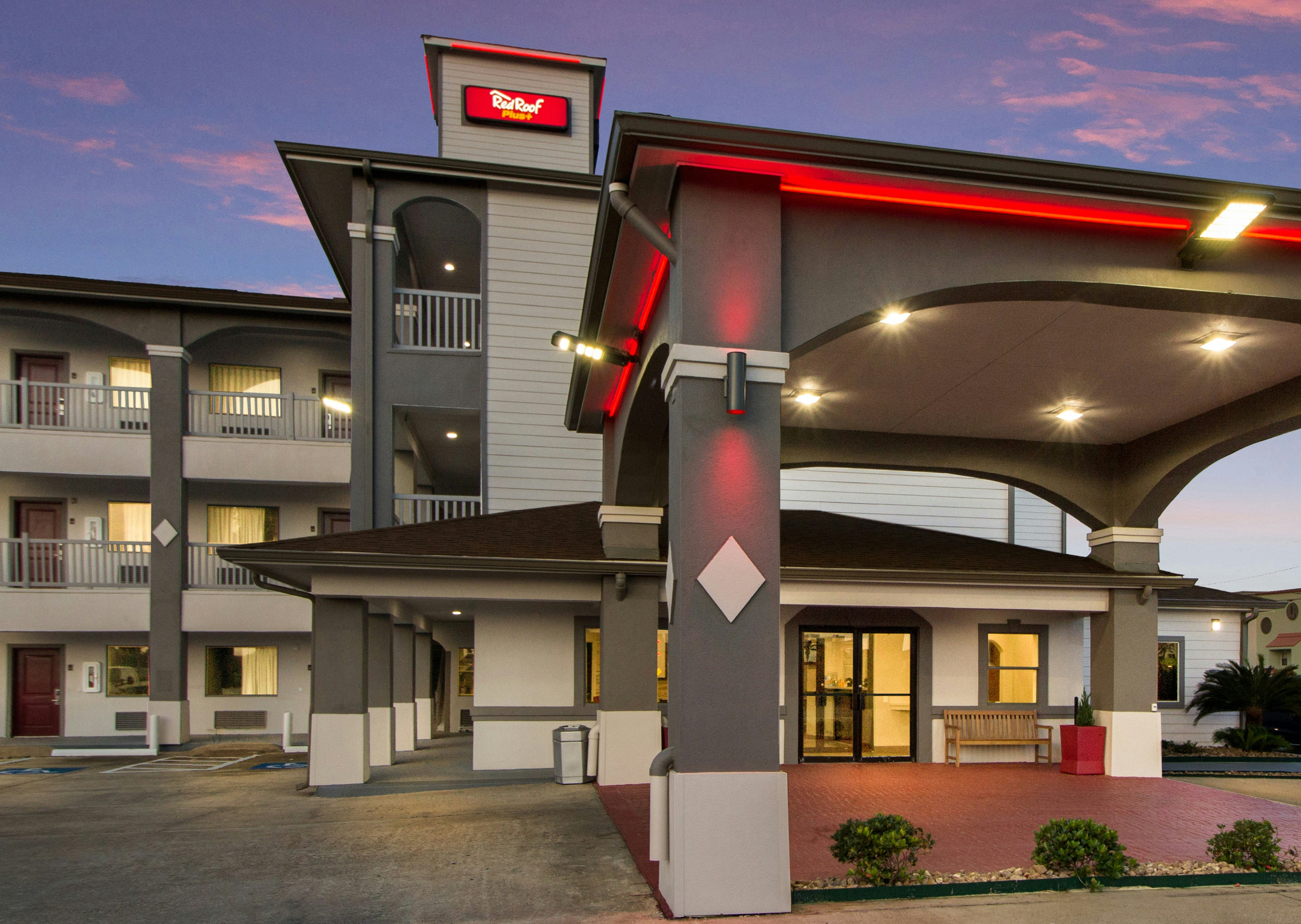 Red Roof PLUS Galveston Beachfront 4/42