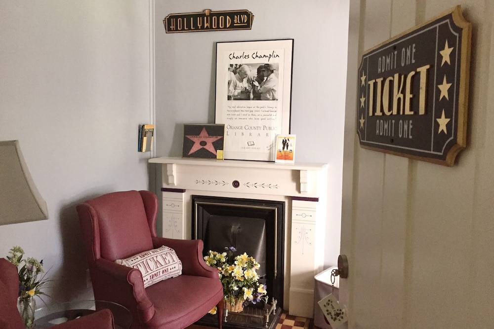 18 Vine Inn &amp; Carriage House 24/50