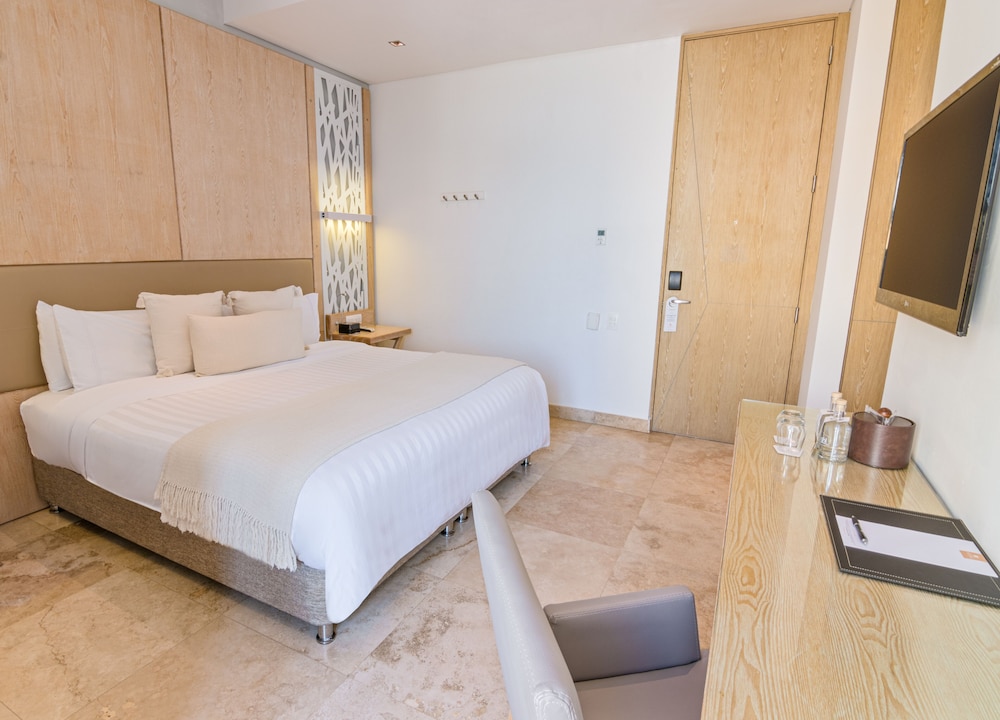 GHL Collection Arsenal Hotel 23/74