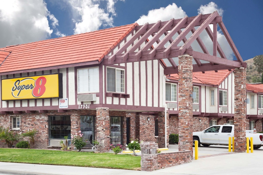 Super 8 by Wyndham Santa Clarita/Valencia 3/32